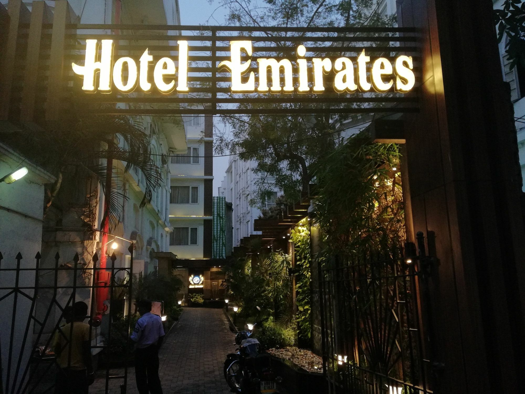 Hotel Emirates Kalkata Exteriér fotografie